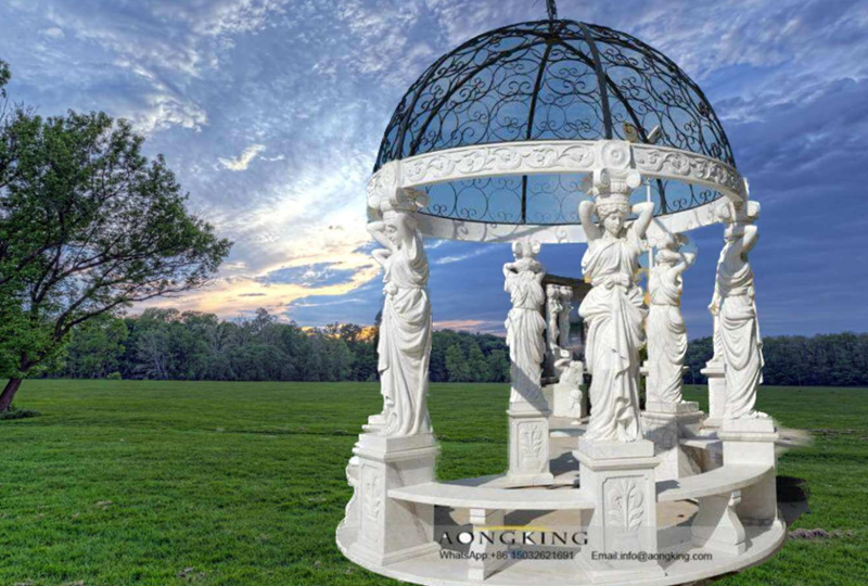 Беседка из белого мрамора с колоннами-богинями